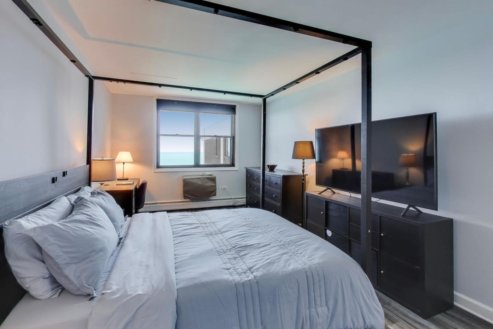 6325 N Sheridan Road Unit: 2101