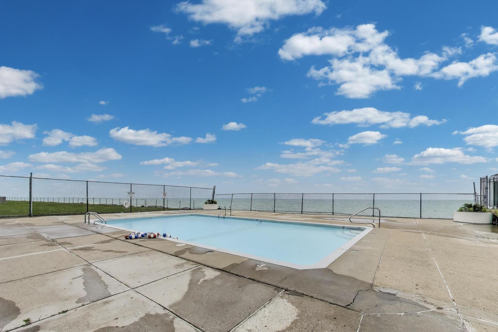 6325 N Sheridan Road Unit: 2101