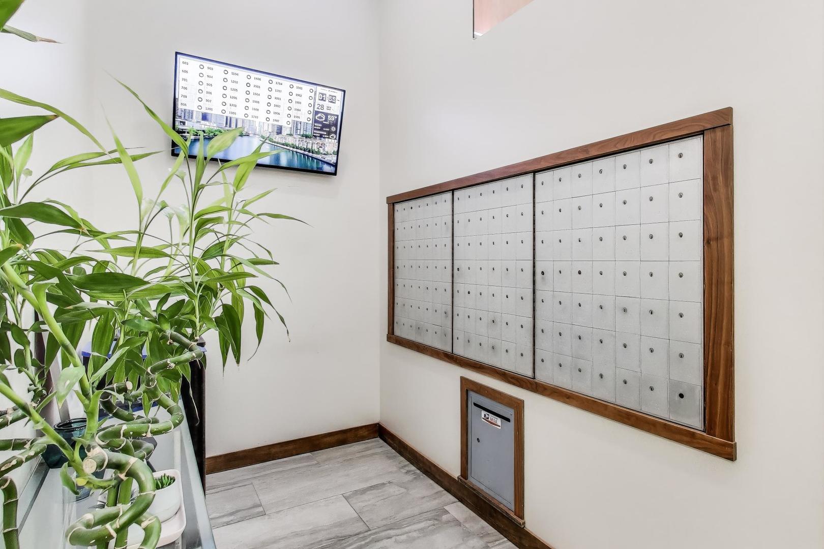 6325 N Sheridan Road Unit: 2101