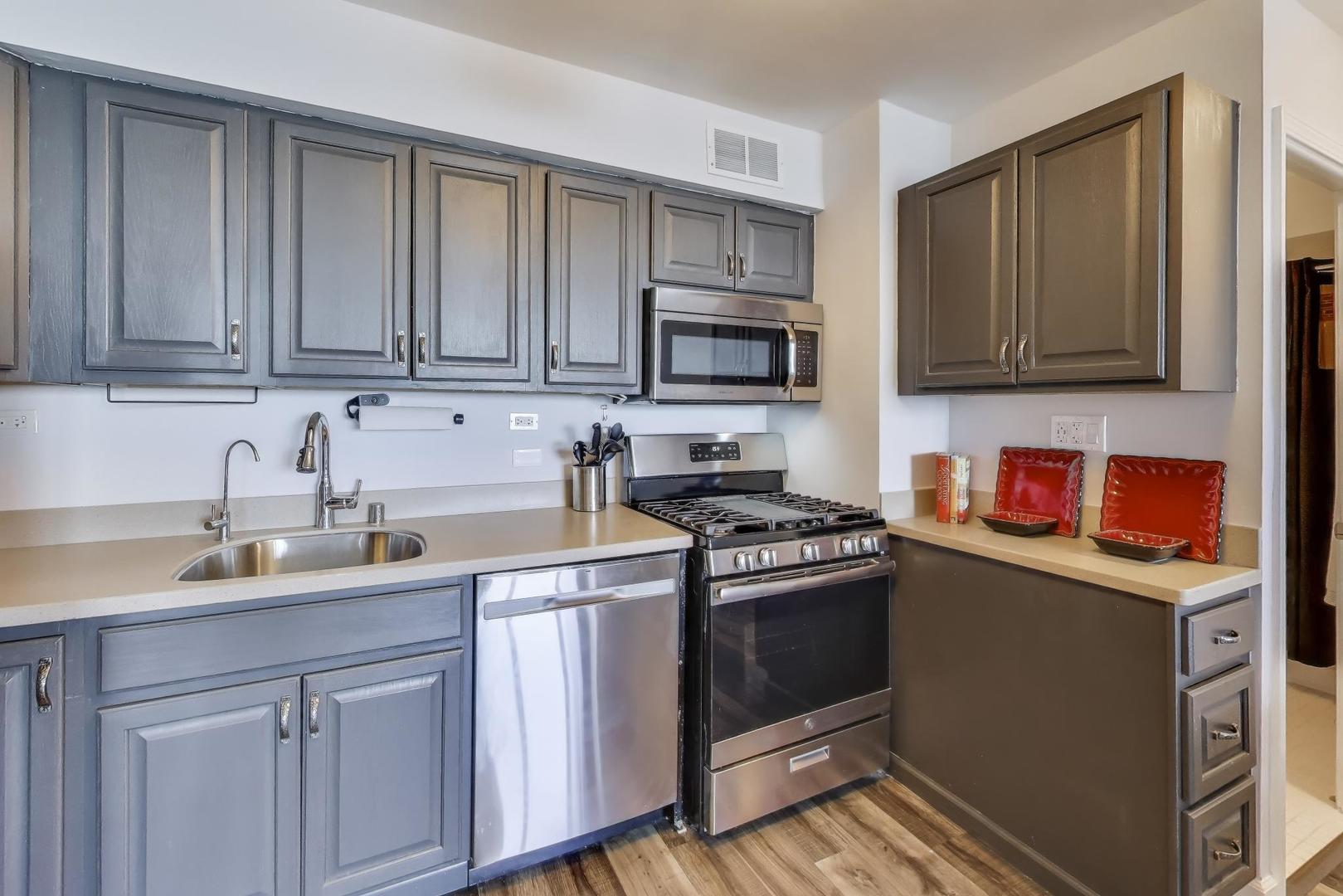 6325 N Sheridan Road Unit: 2101