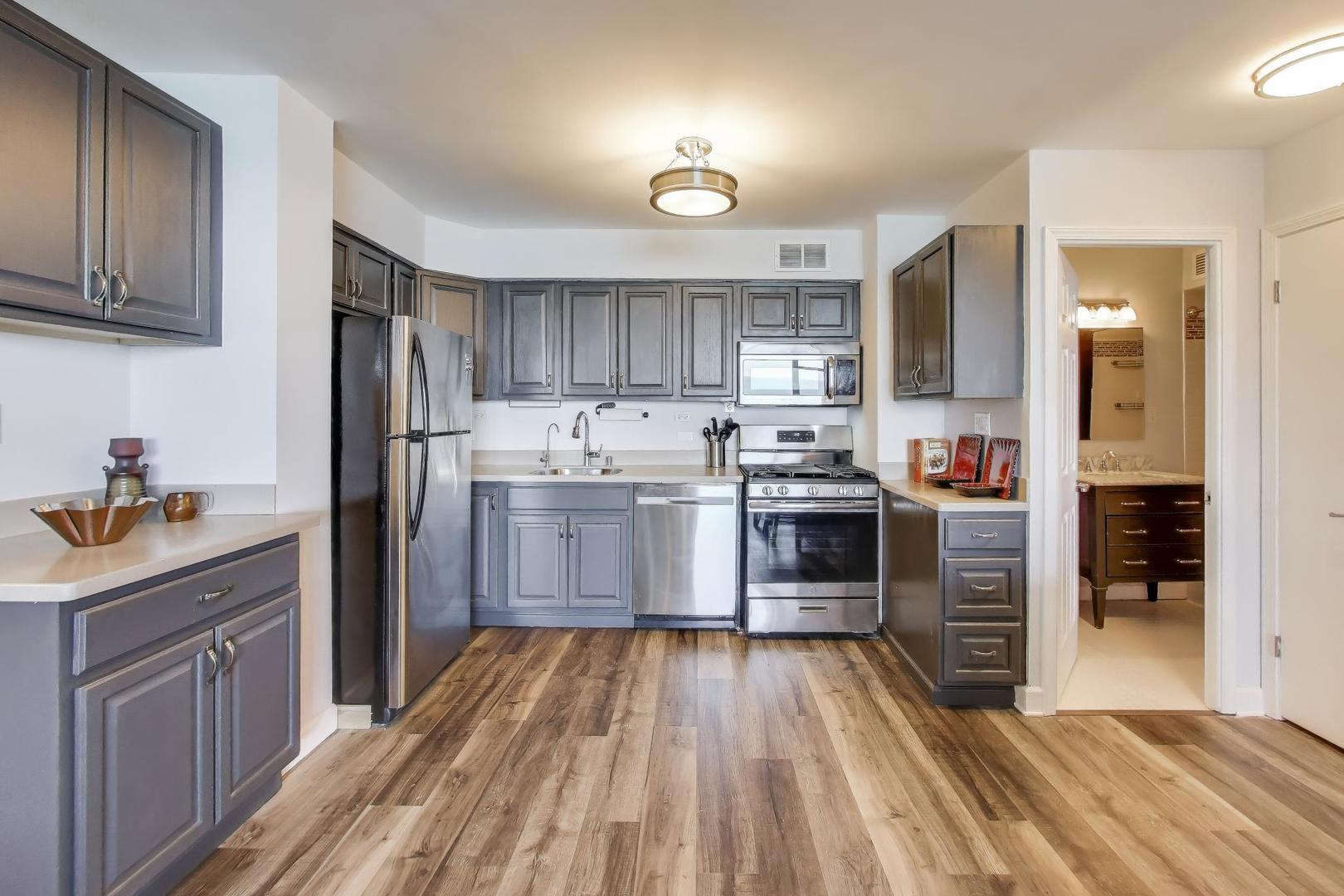 6325 N Sheridan Road Unit: 2101