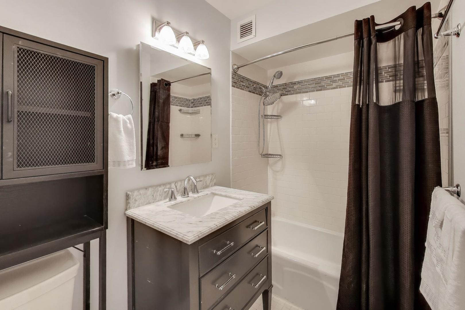 6325 N Sheridan Road Unit: 2101