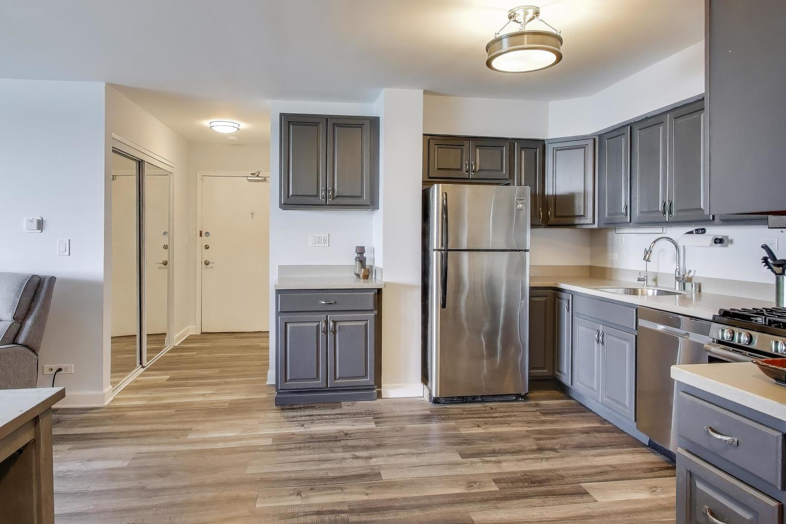 6325 N Sheridan Road Unit: 2101