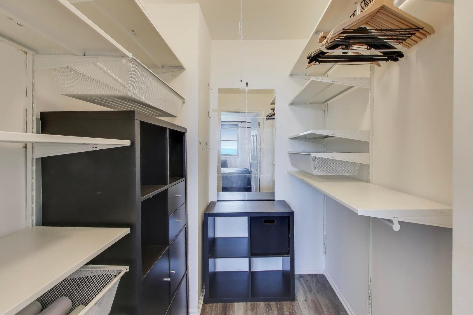 6325 N Sheridan Road Unit: 2101
