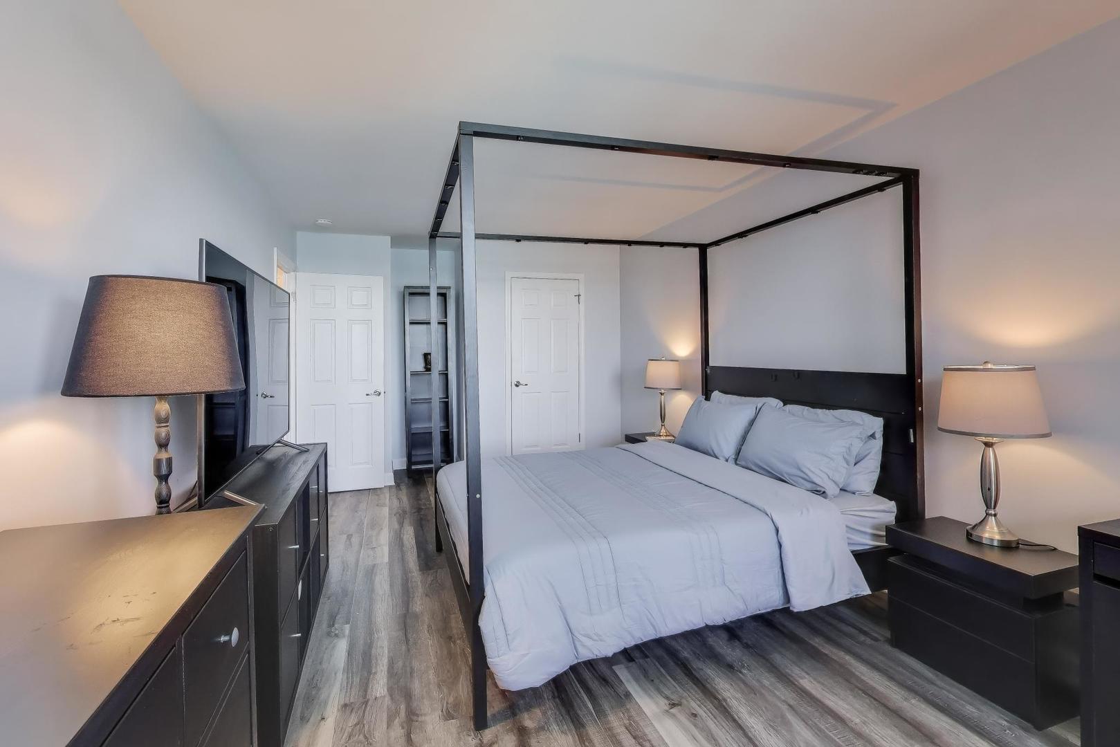 6325 N Sheridan Road Unit: 2101