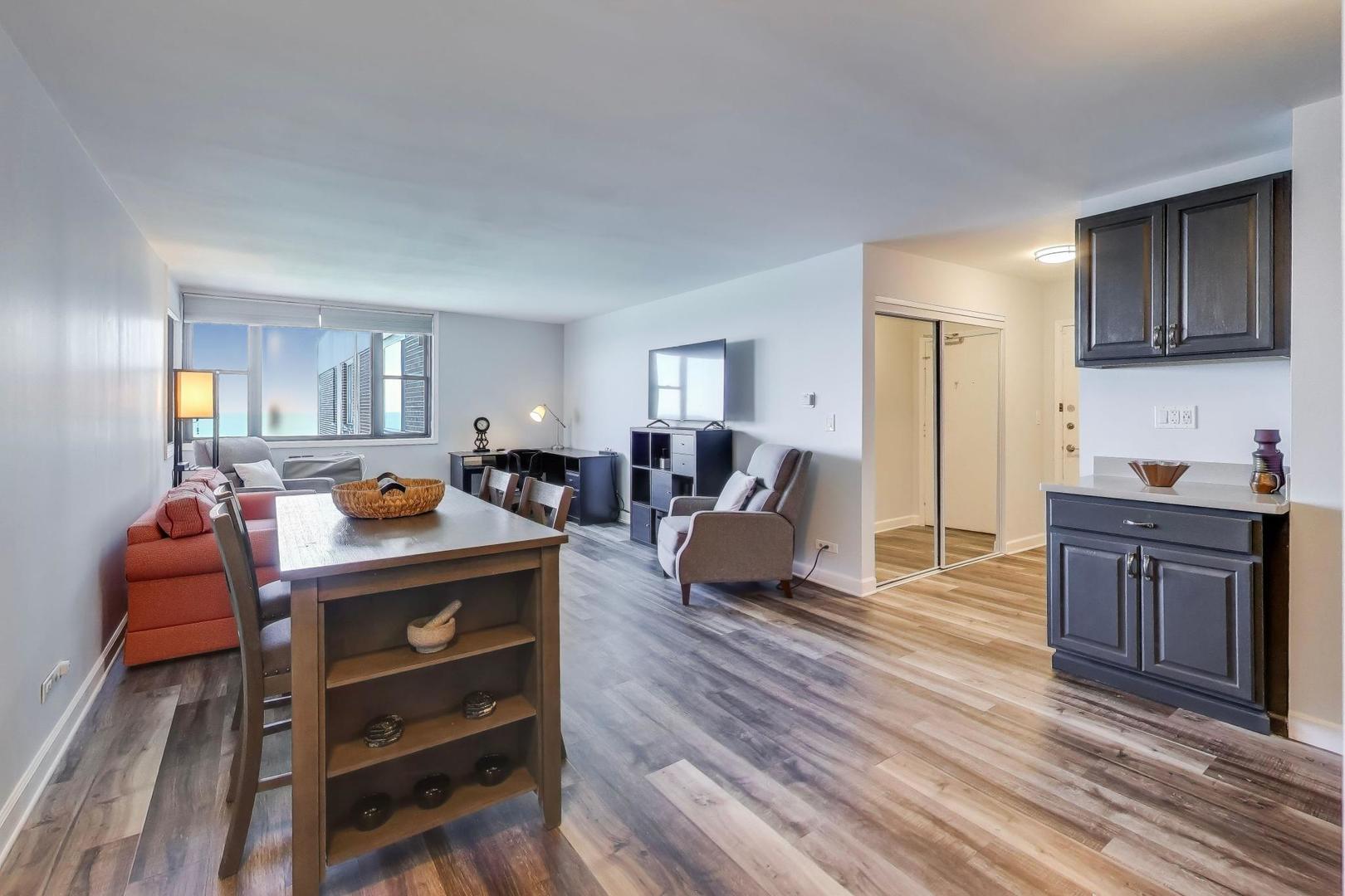 6325 N Sheridan Road Unit: 2101