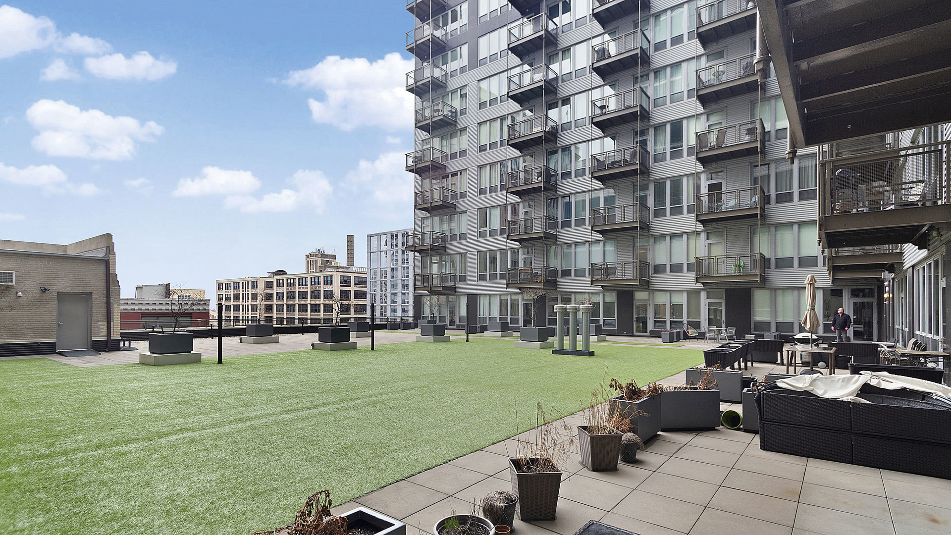 565 W QUINCY Street Unit: 710