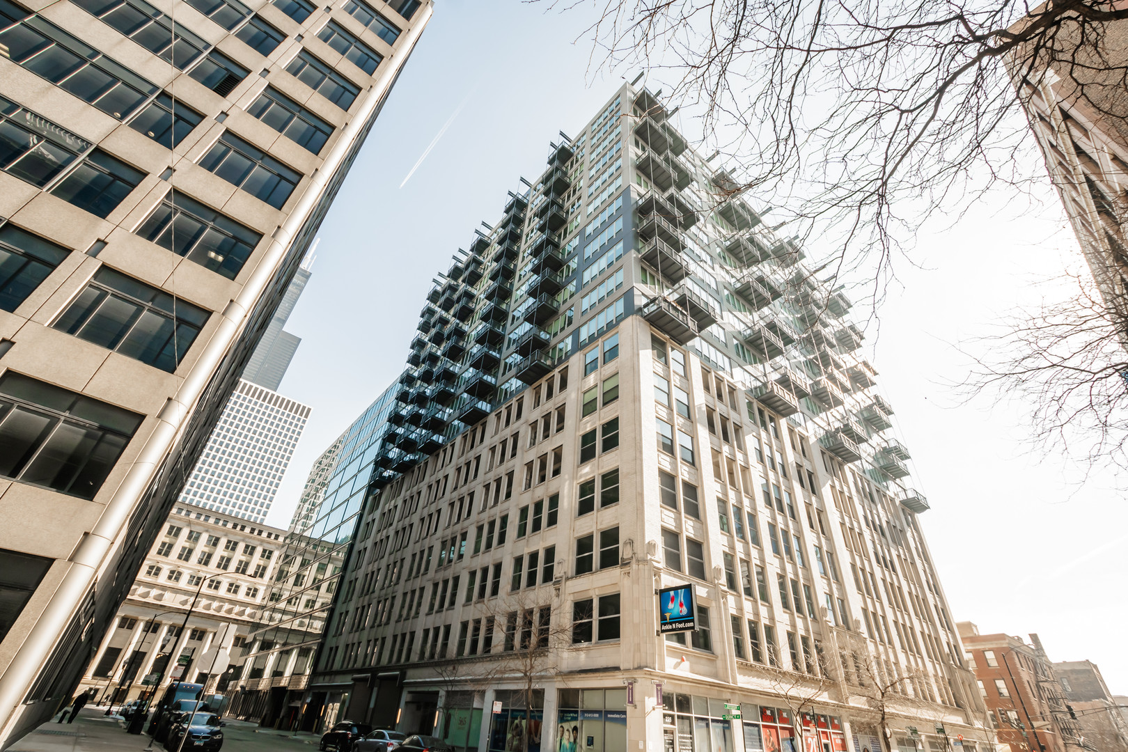 565 W QUINCY Street Unit: 710