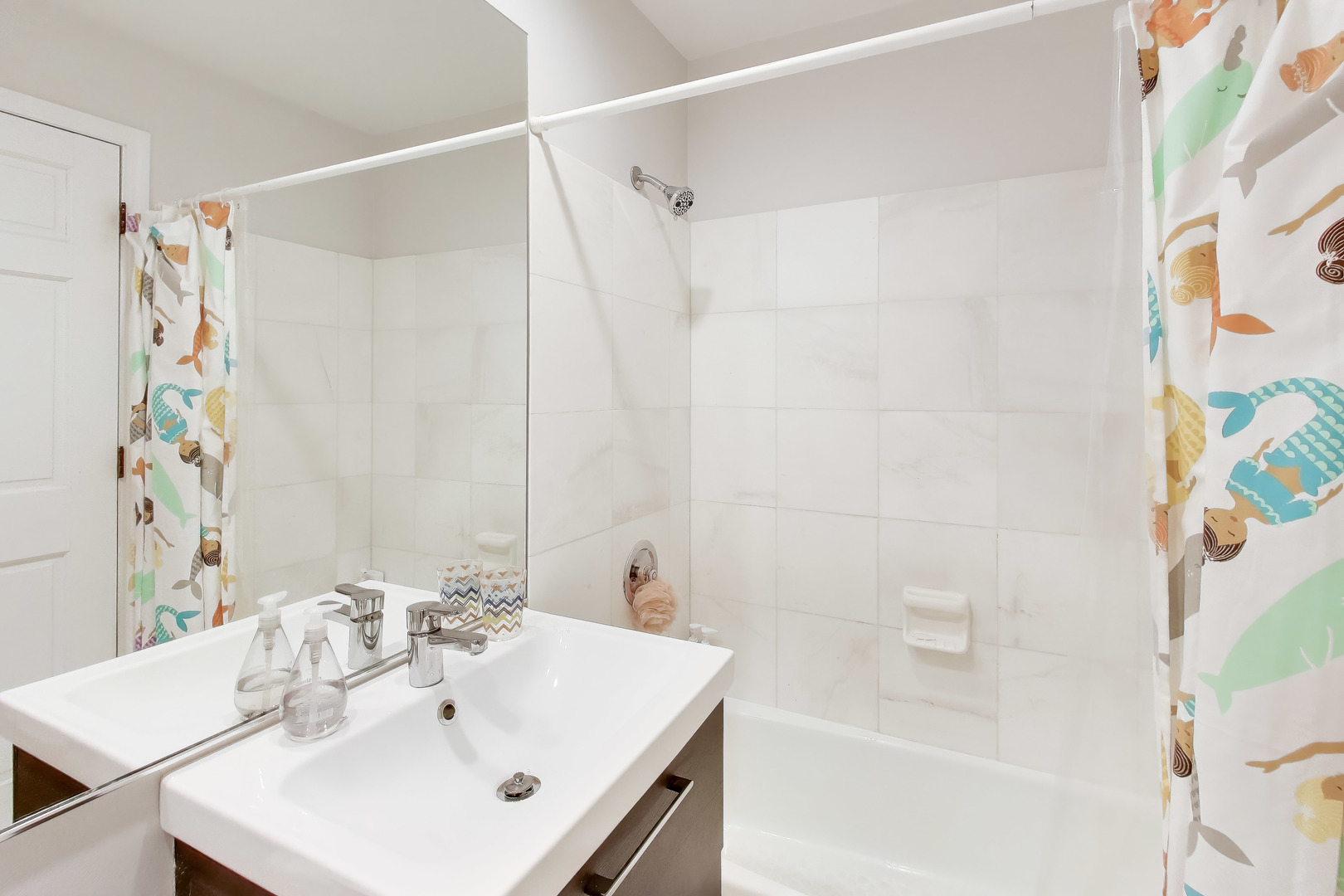 2647 N Southport Avenue Unit: A