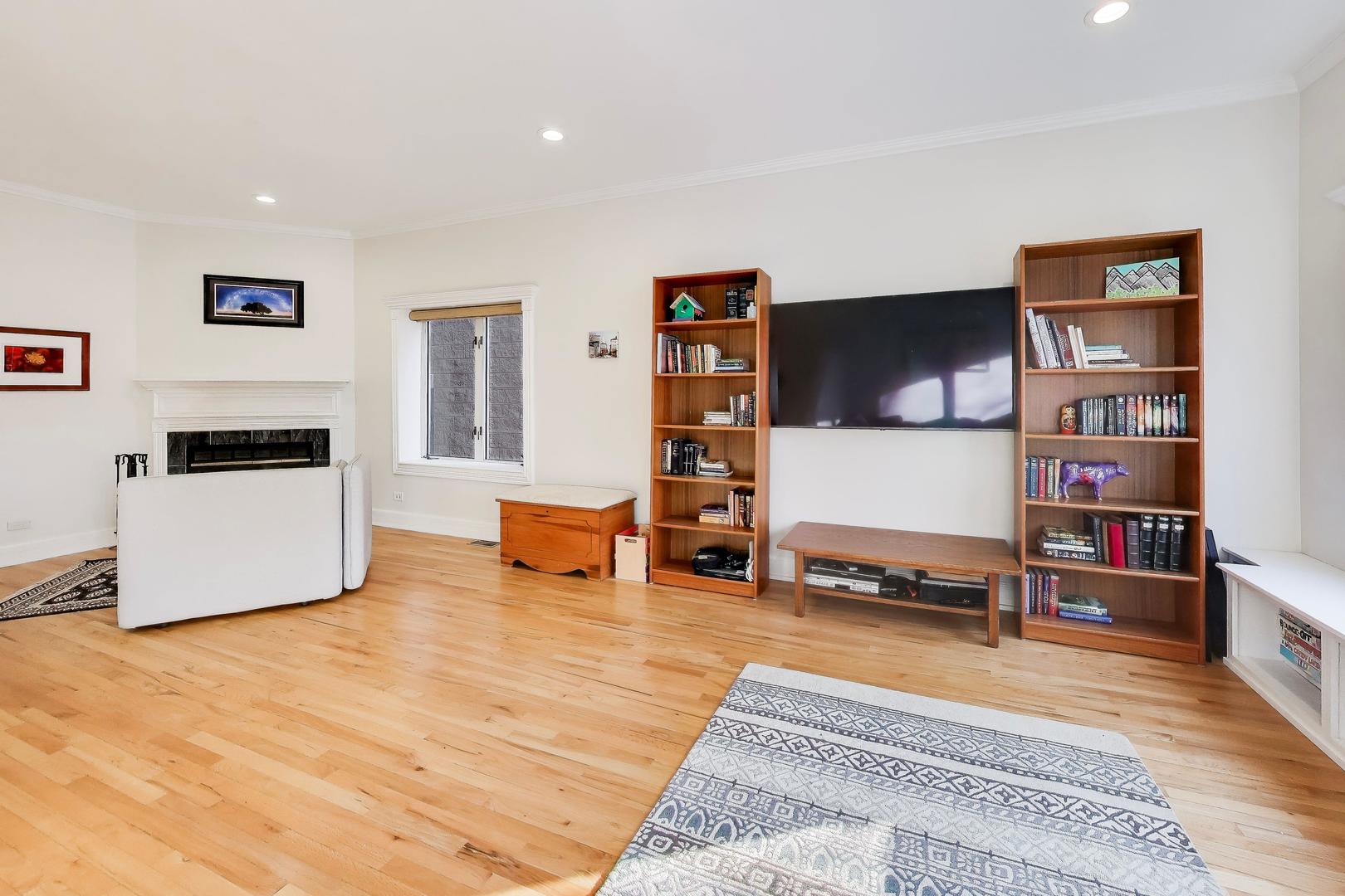 2647 N Southport Avenue Unit: A