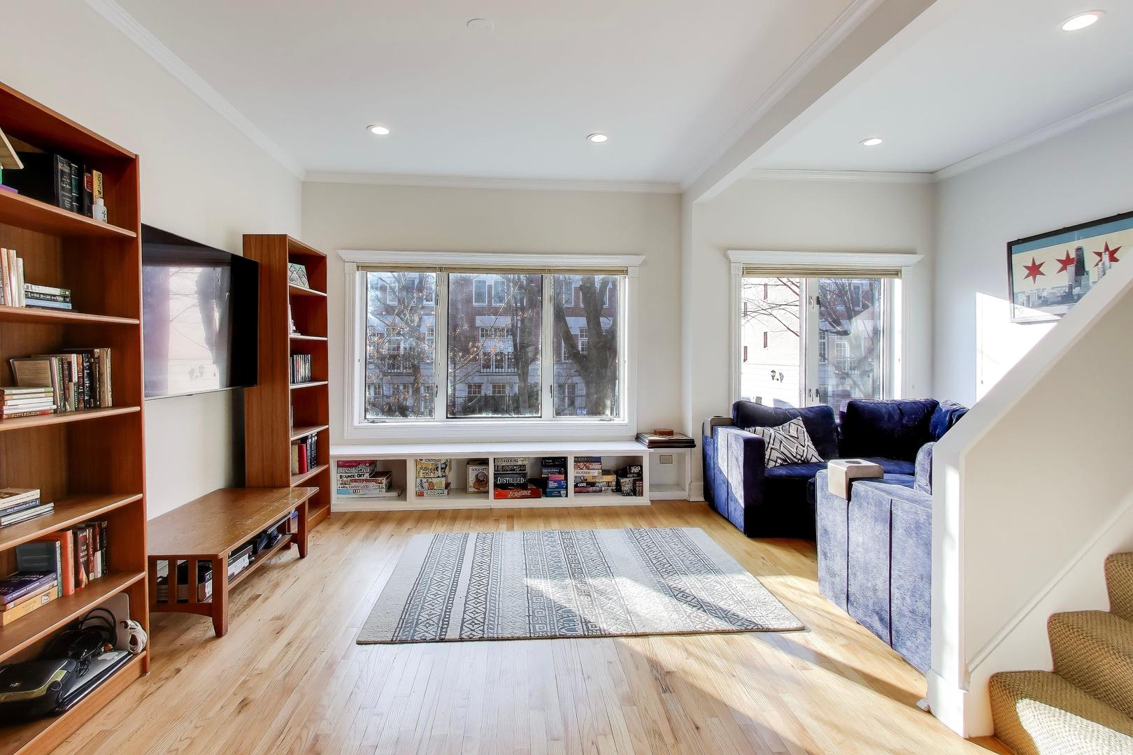 2647 N Southport Avenue Unit: A