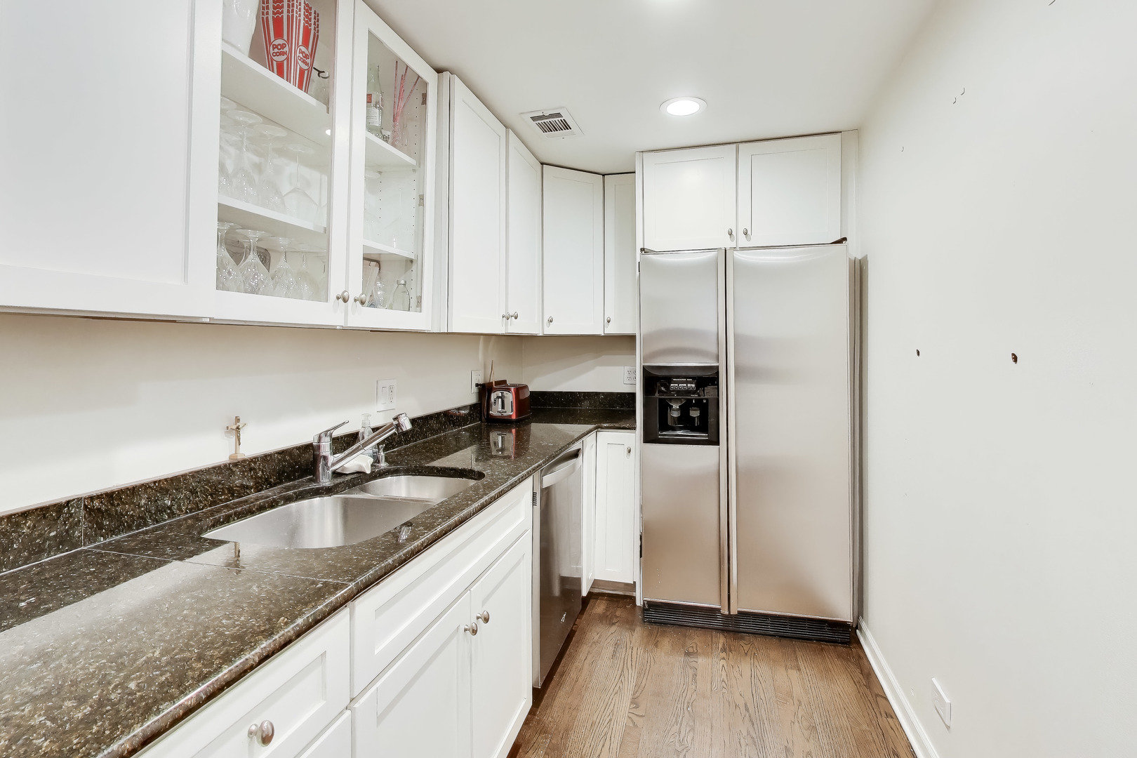 2647 N Southport Avenue Unit: A