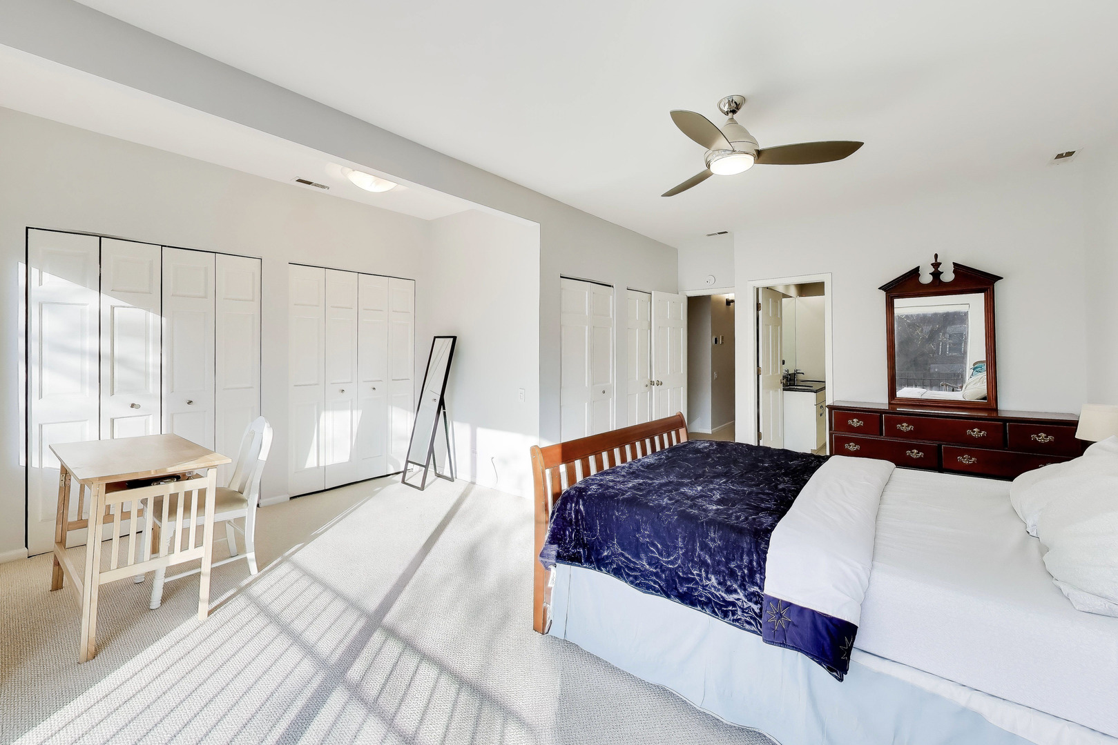 2647 N Southport Avenue Unit: A