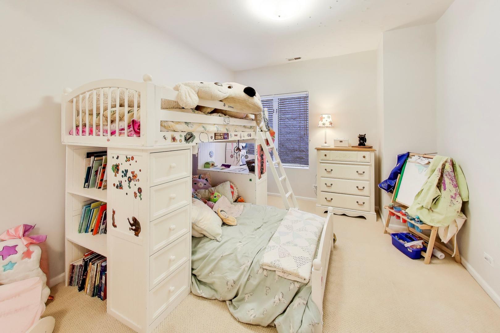 2647 N Southport Avenue Unit: A