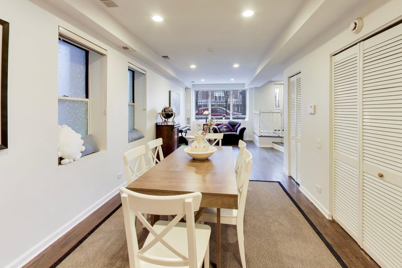 2647 N Southport Avenue Unit: A