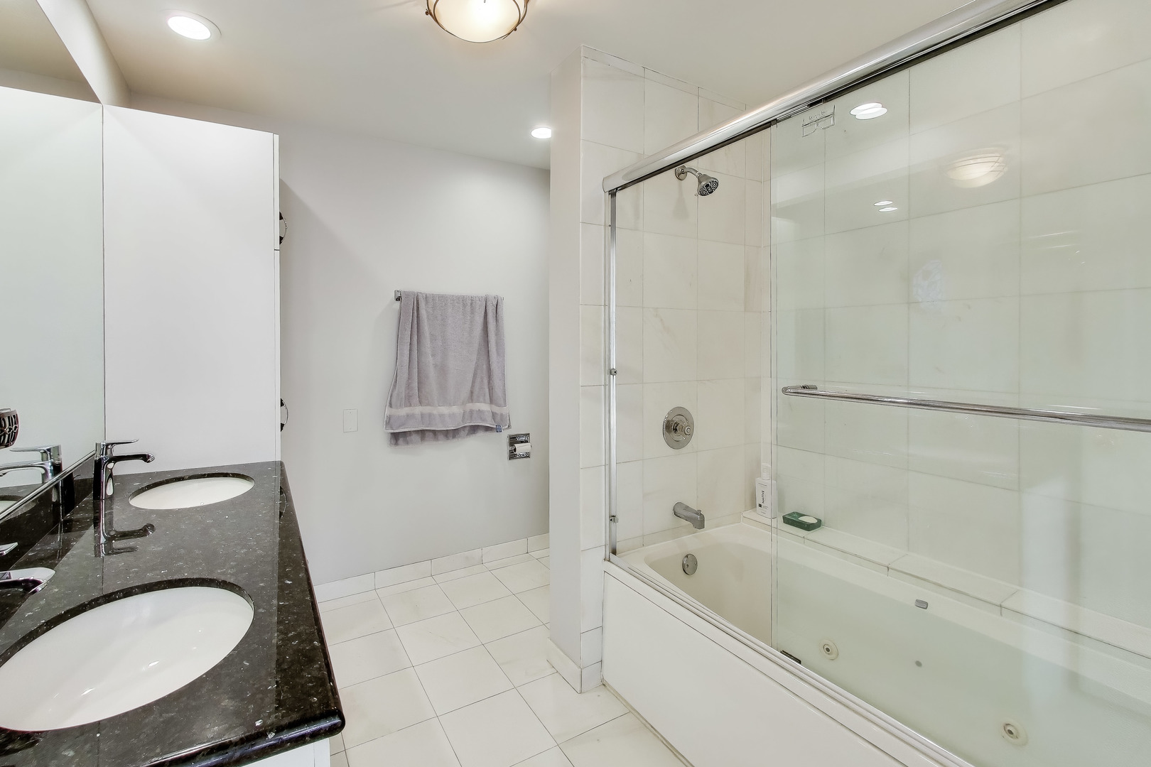 2647 N Southport Avenue Unit: A