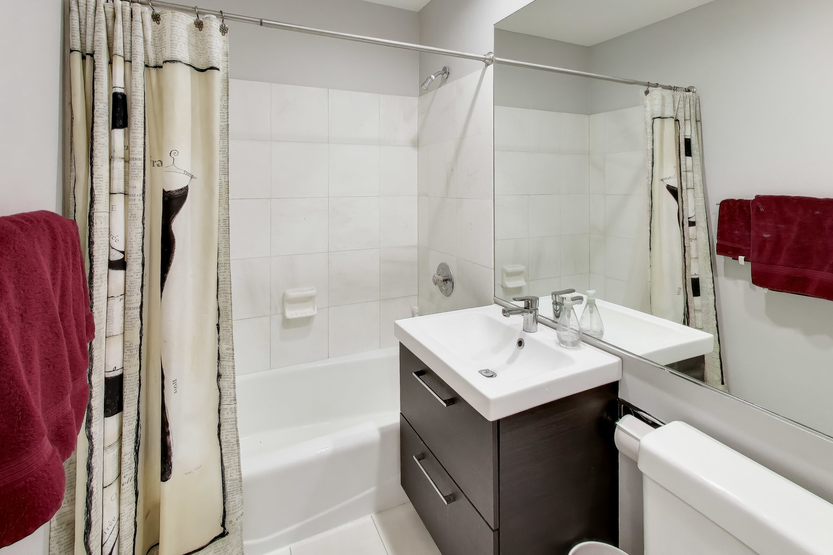 2647 N Southport Avenue Unit: A