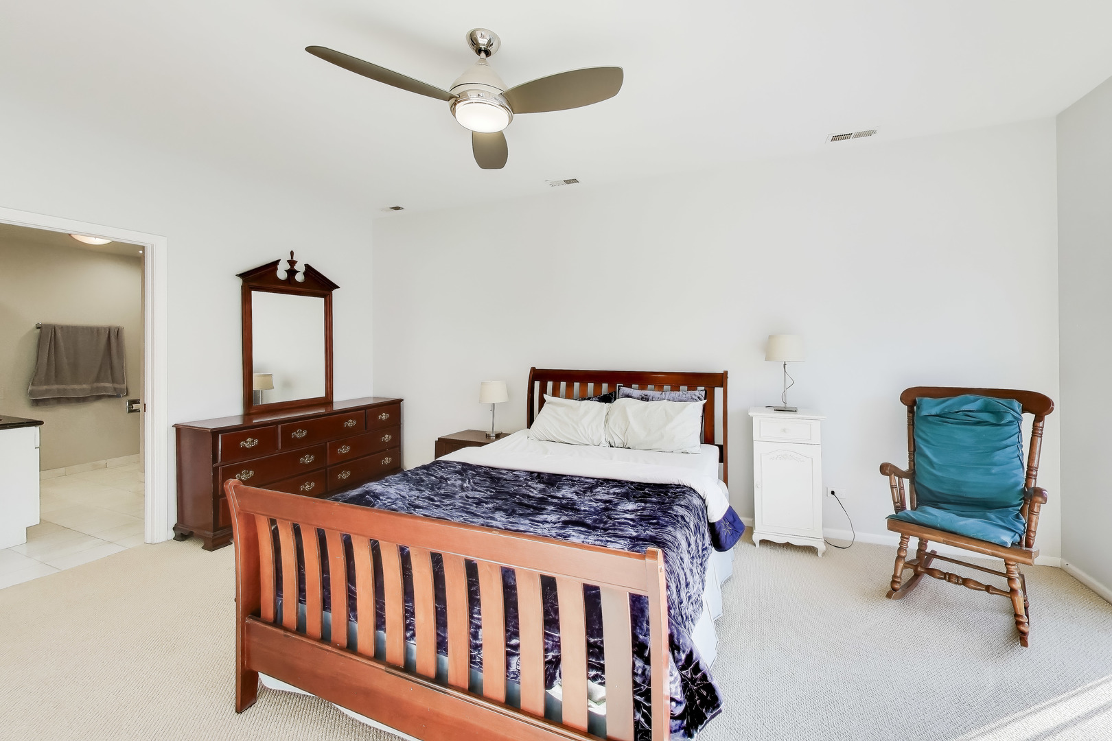 2647 N Southport Avenue Unit: A
