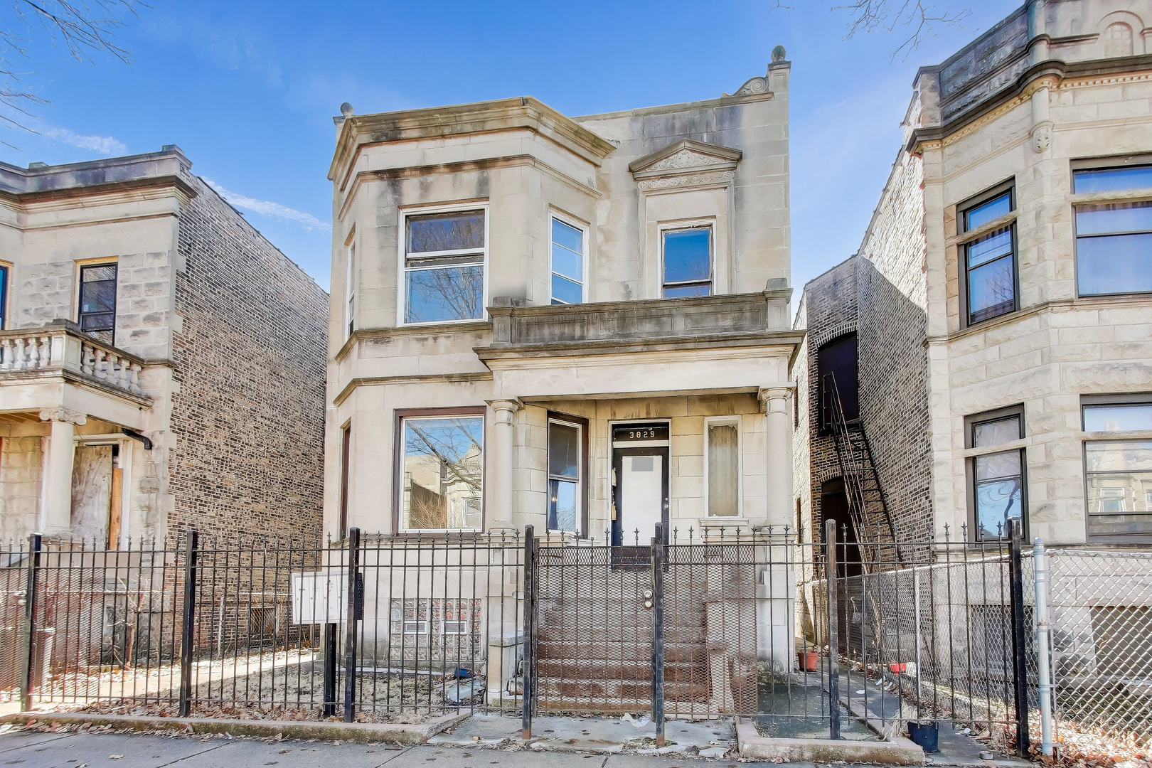 3829 W Gladys Avenue