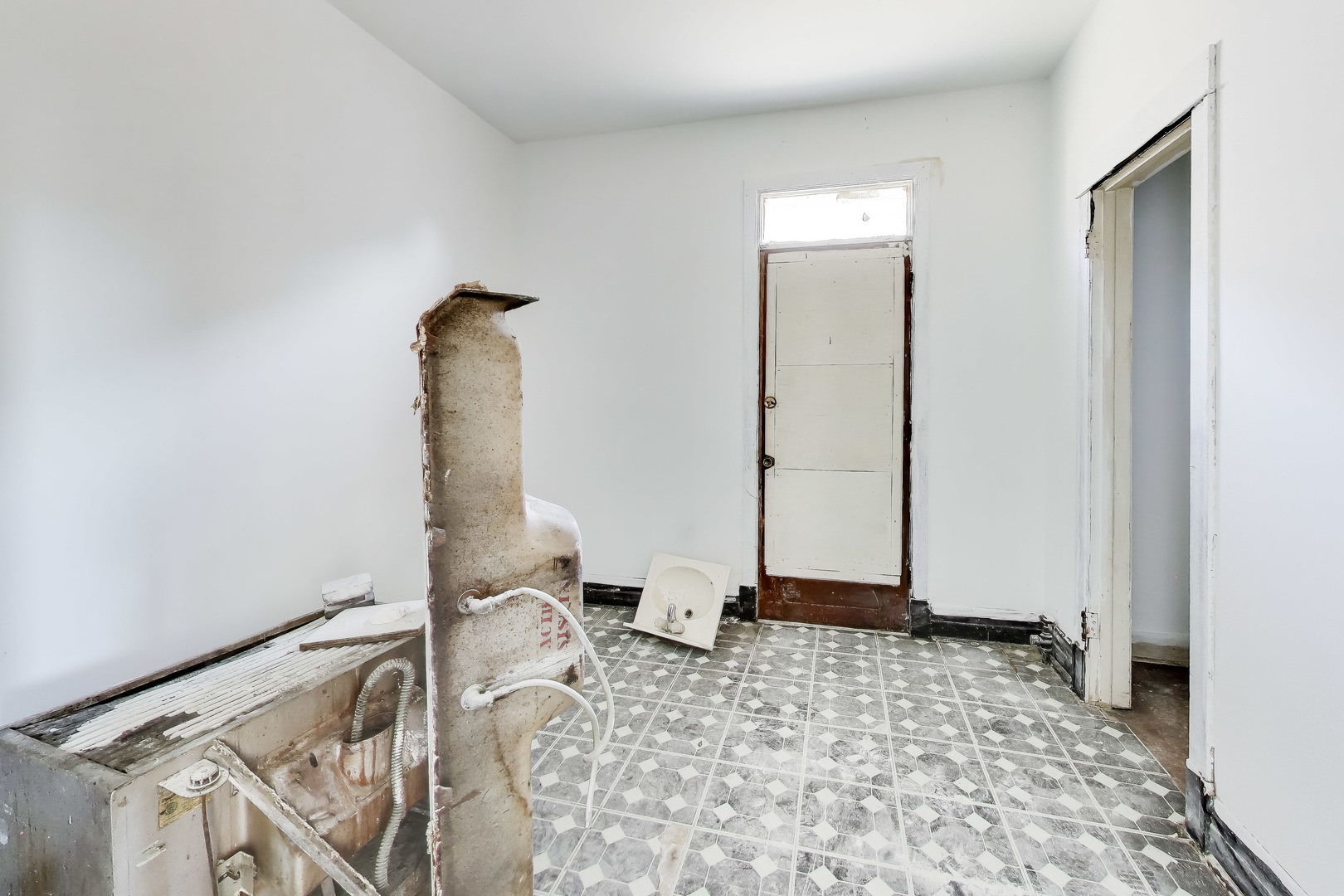 3829 W Gladys Avenue