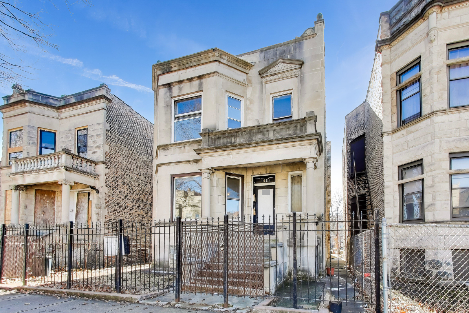 3829 W Gladys Avenue
