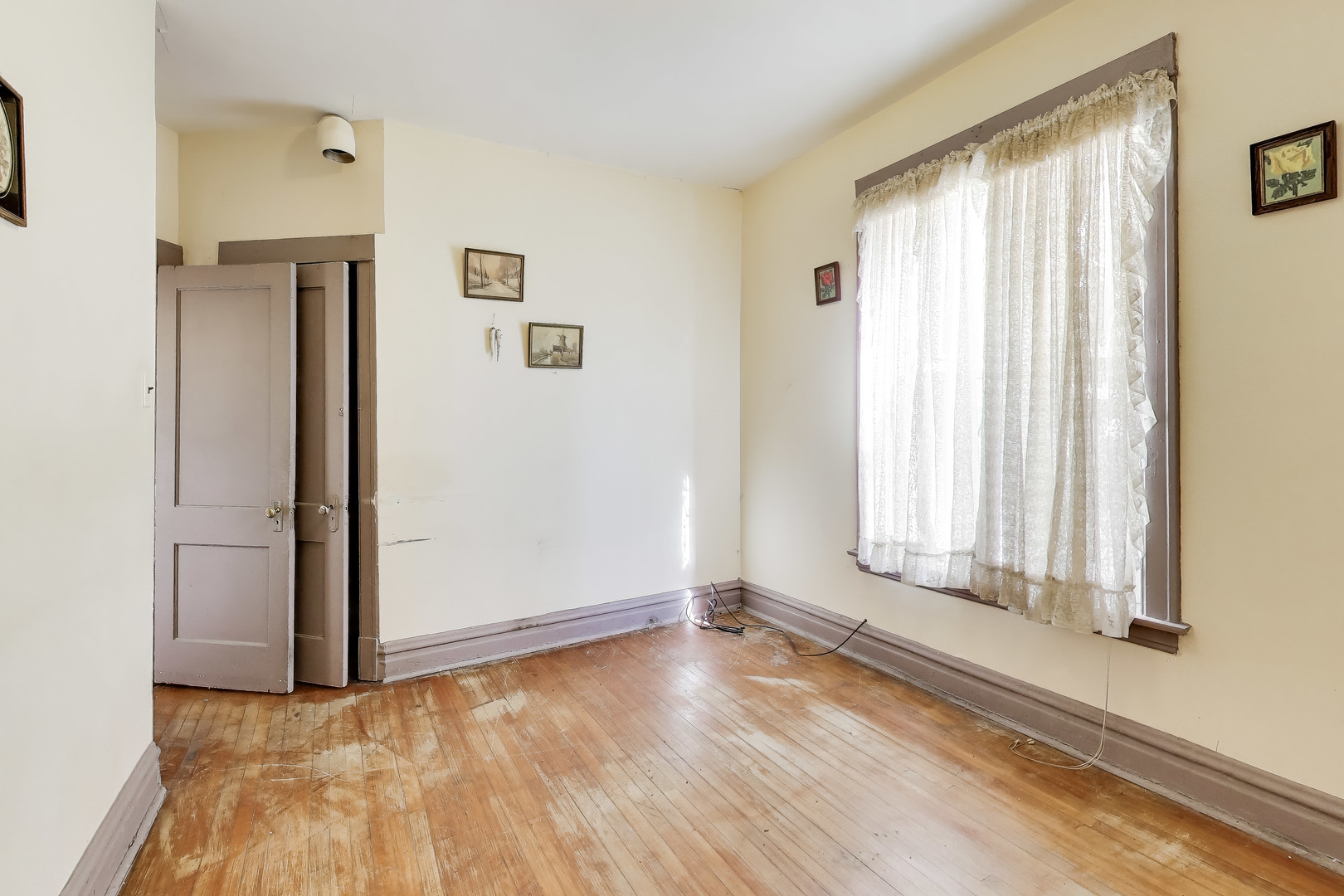 3829 W Gladys Avenue