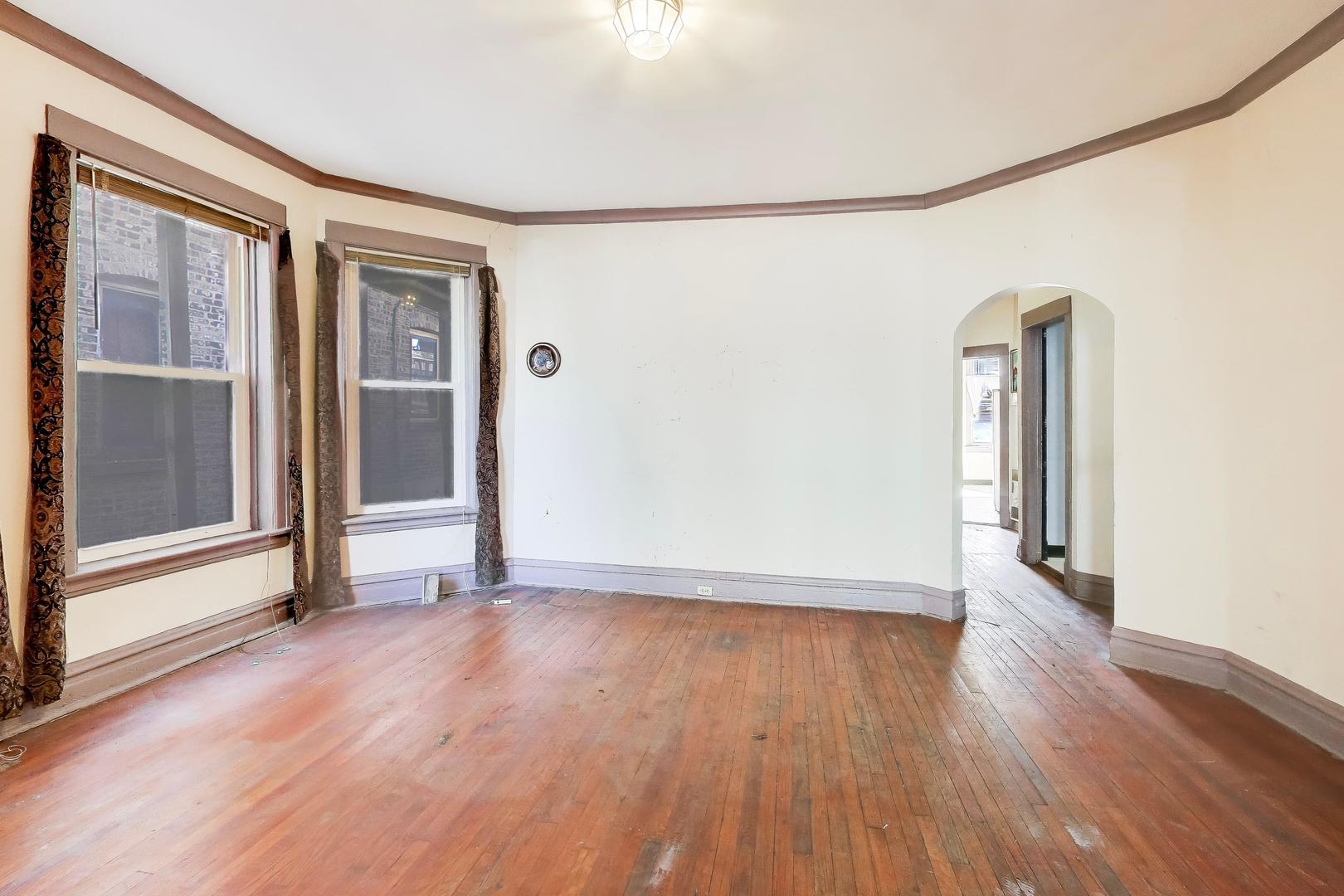 3829 W Gladys Avenue