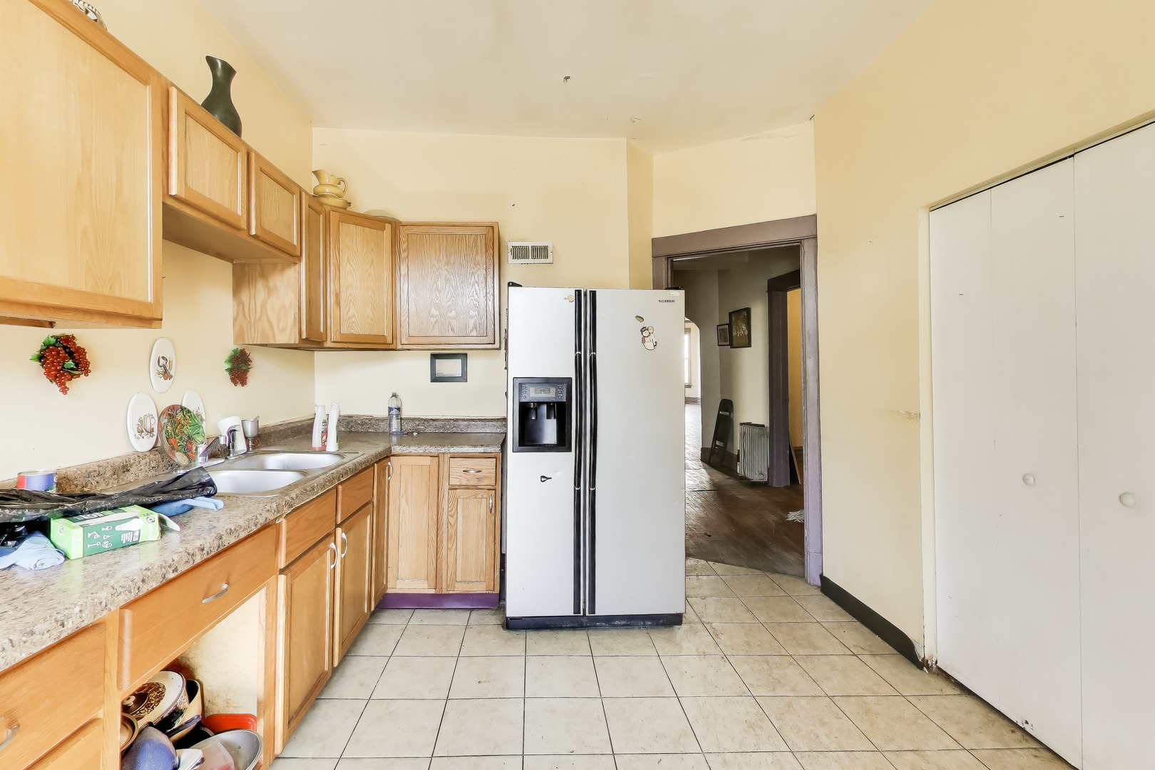 3829 W Gladys Avenue