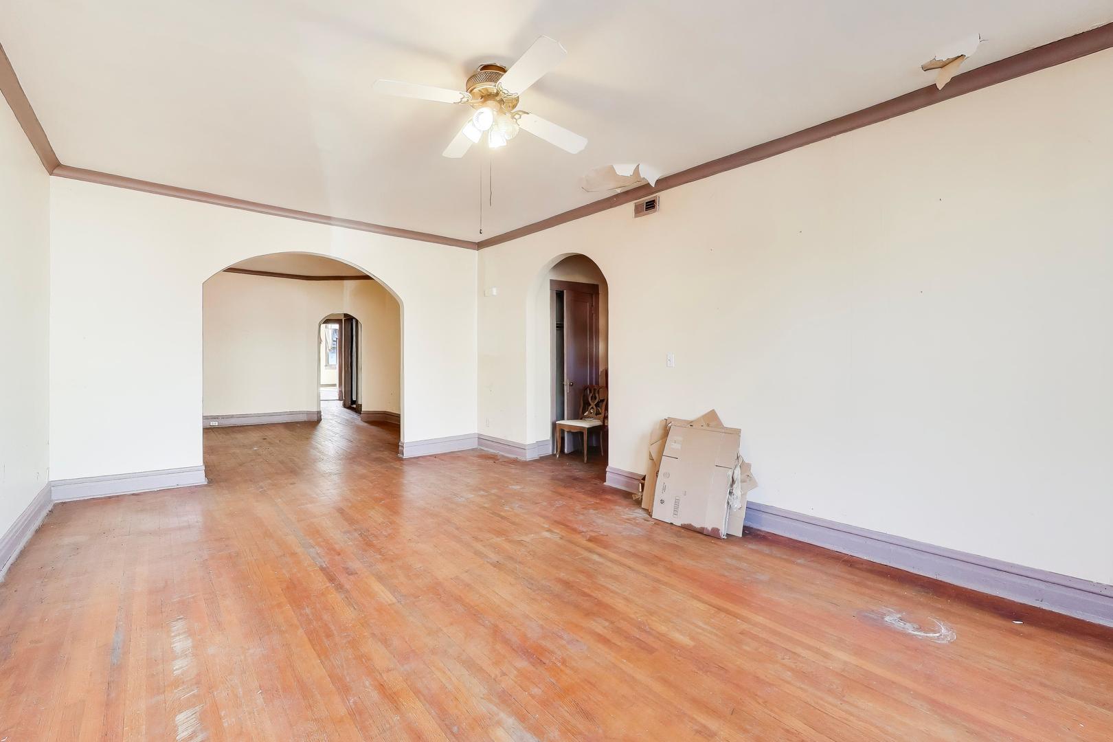 3829 W Gladys Avenue