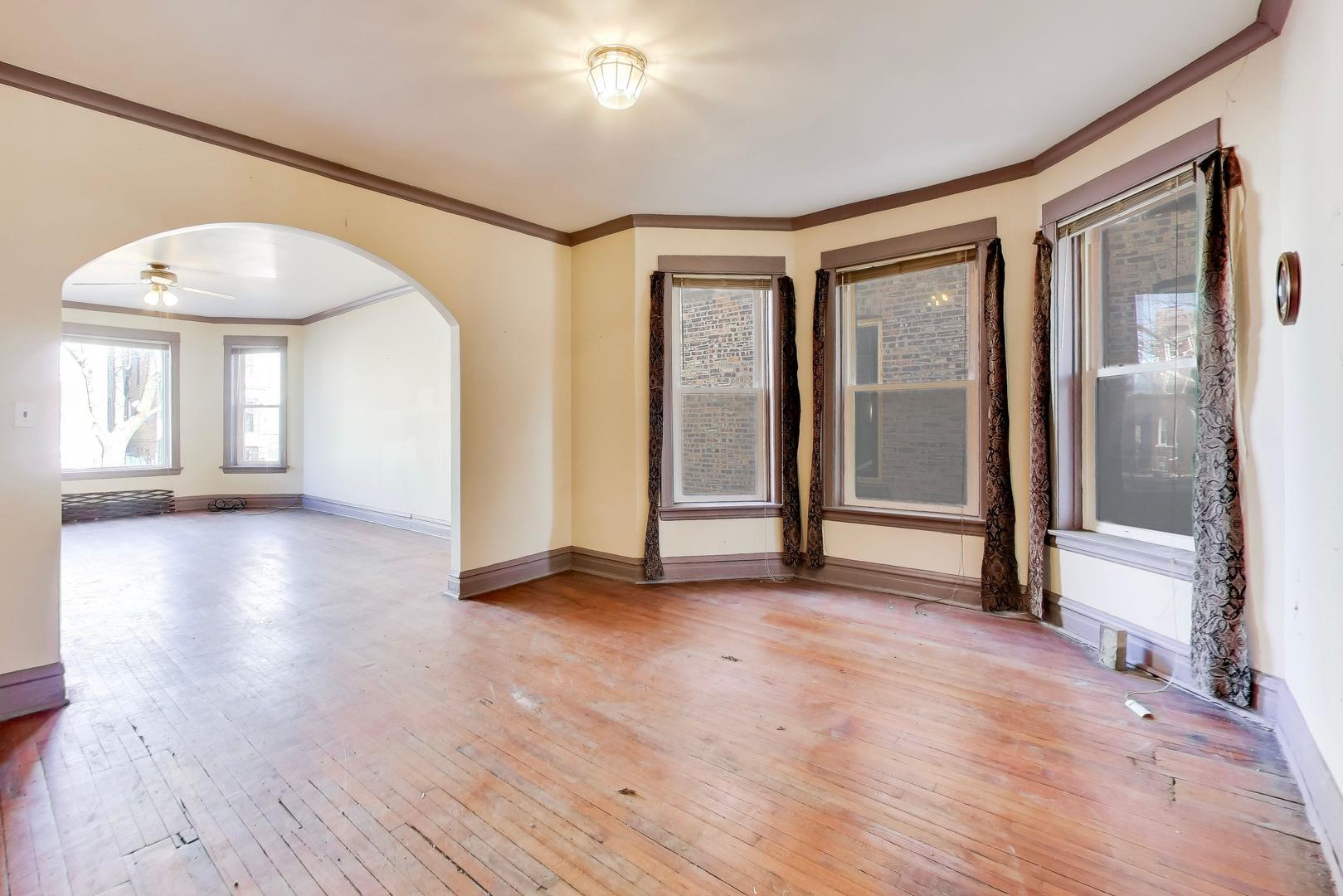 3829 W Gladys Avenue