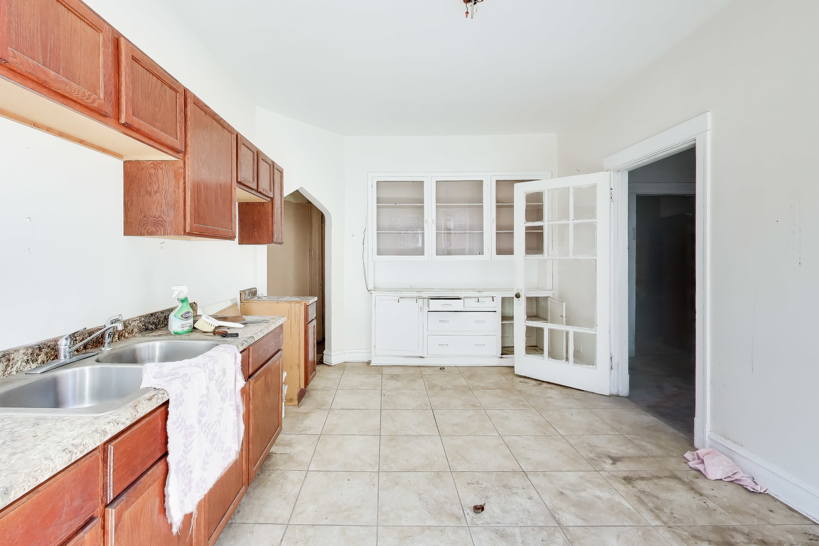 3829 W Gladys Avenue