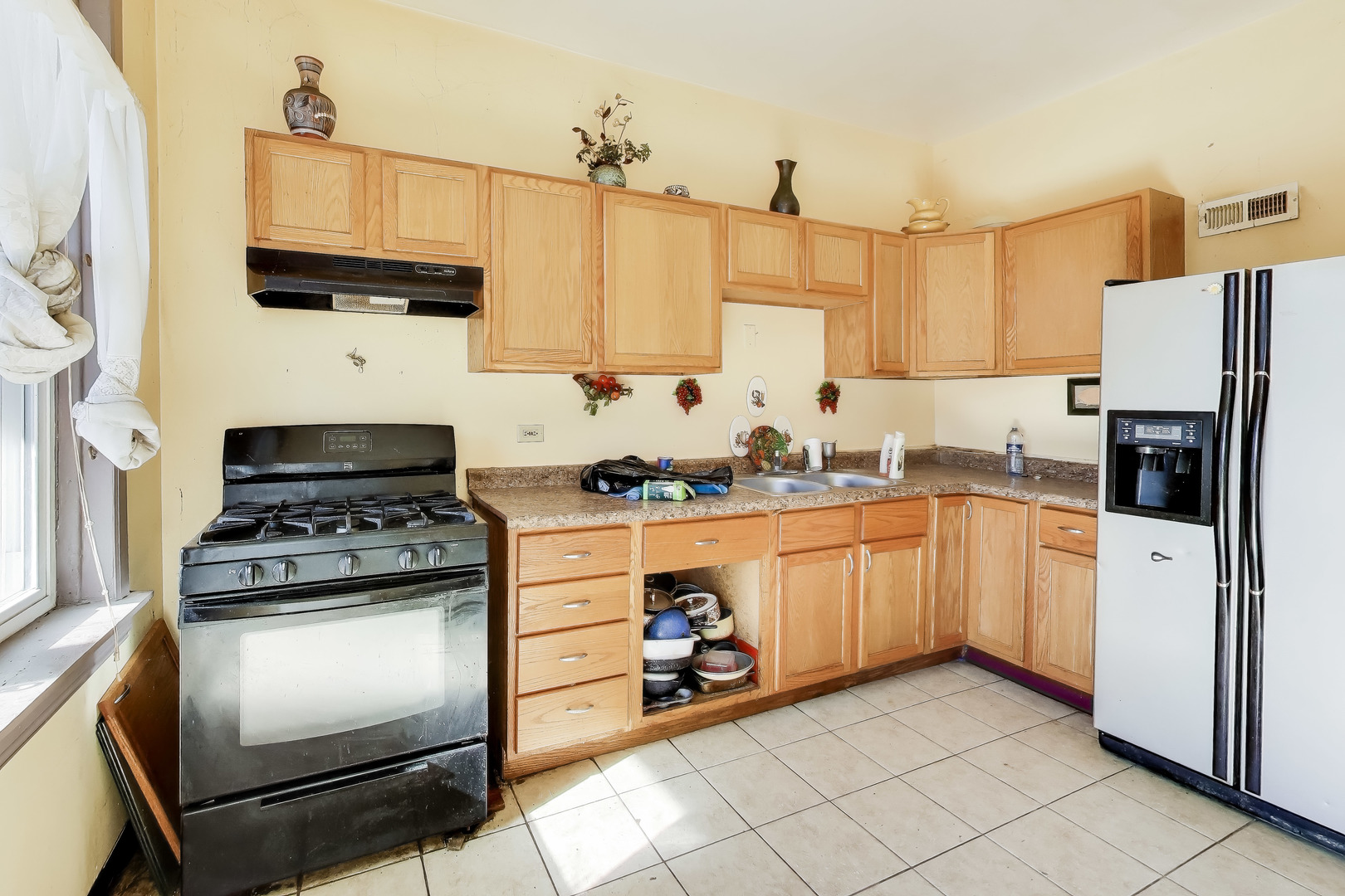 3829 W Gladys Avenue