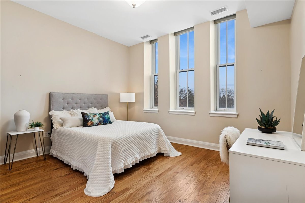 1041 N RIDGE Road Unit: 304