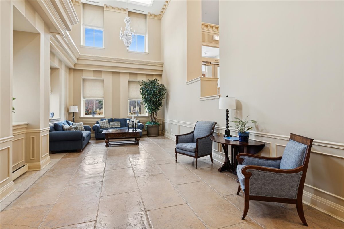 1041 N RIDGE Road Unit: 304