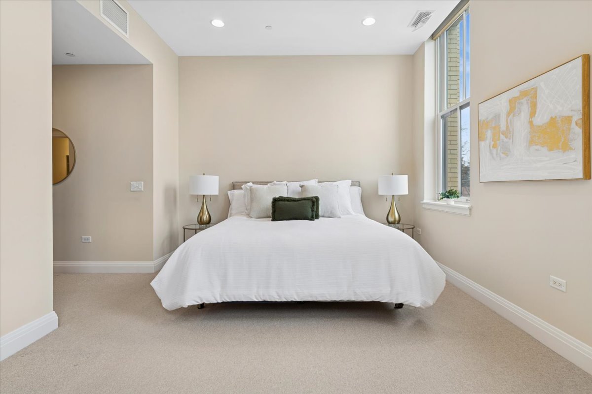 1041 N RIDGE Road Unit: 304