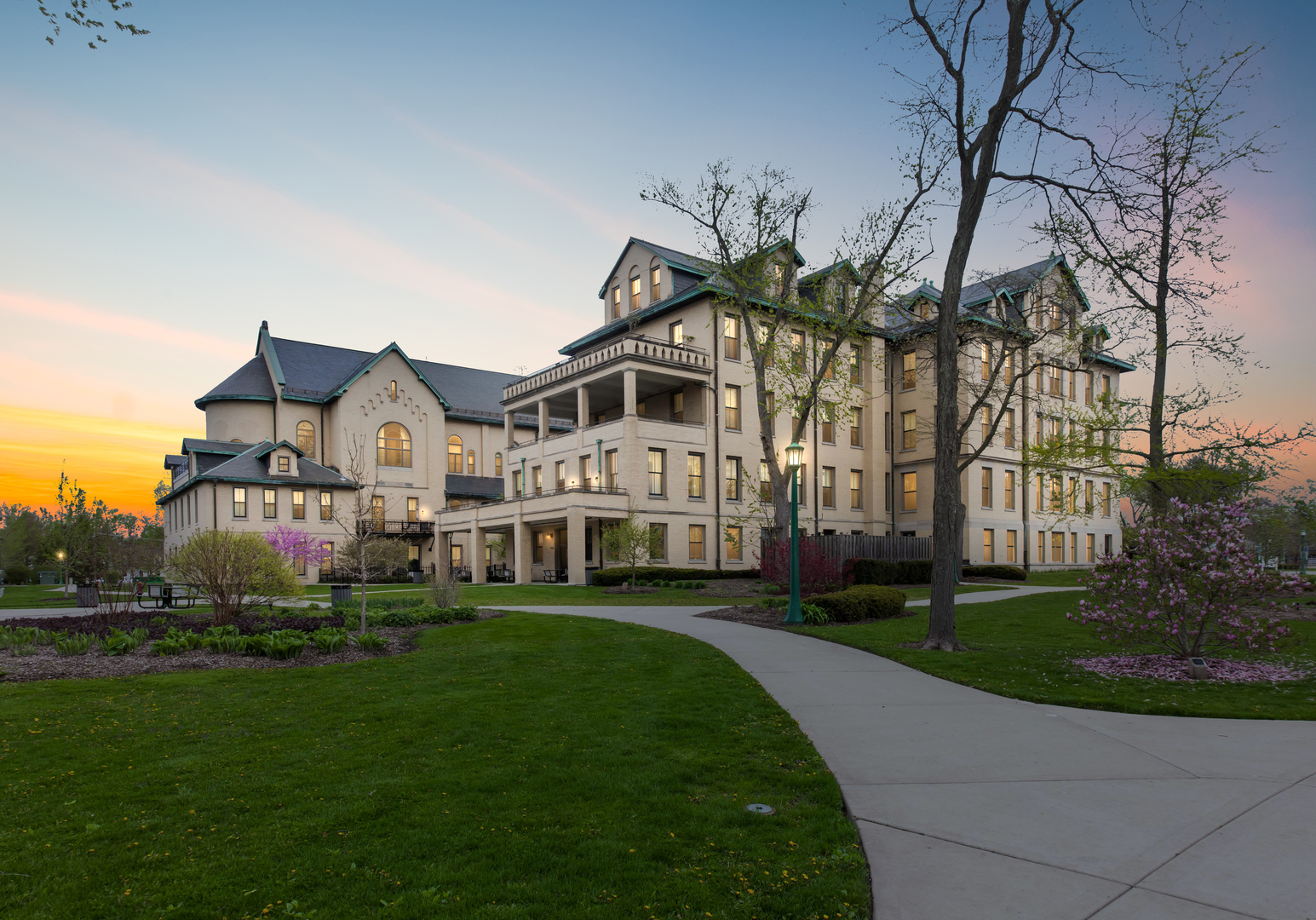 1041 N RIDGE Road Unit: 304