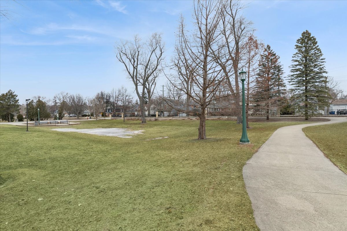 1041 N RIDGE Road Unit: 304