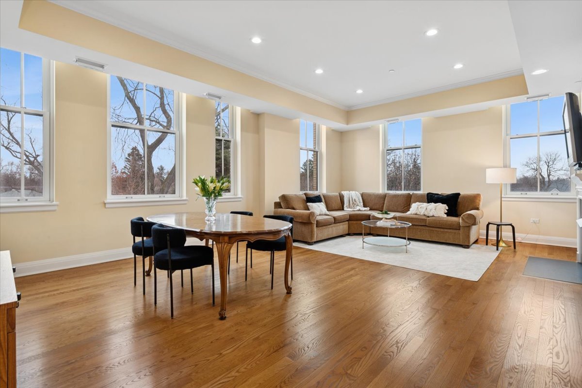 1041 N RIDGE Road Unit: 304