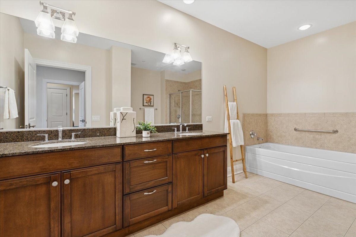 1041 N RIDGE Road Unit: 304
