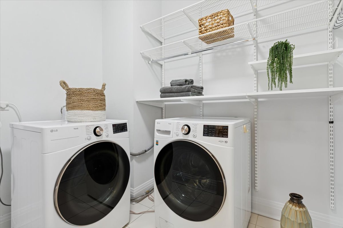 1041 N RIDGE Road Unit: 304