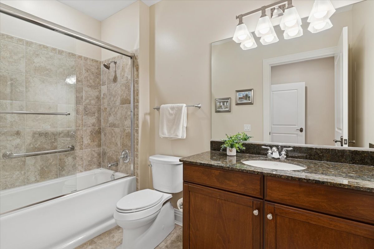 1041 N RIDGE Road Unit: 304