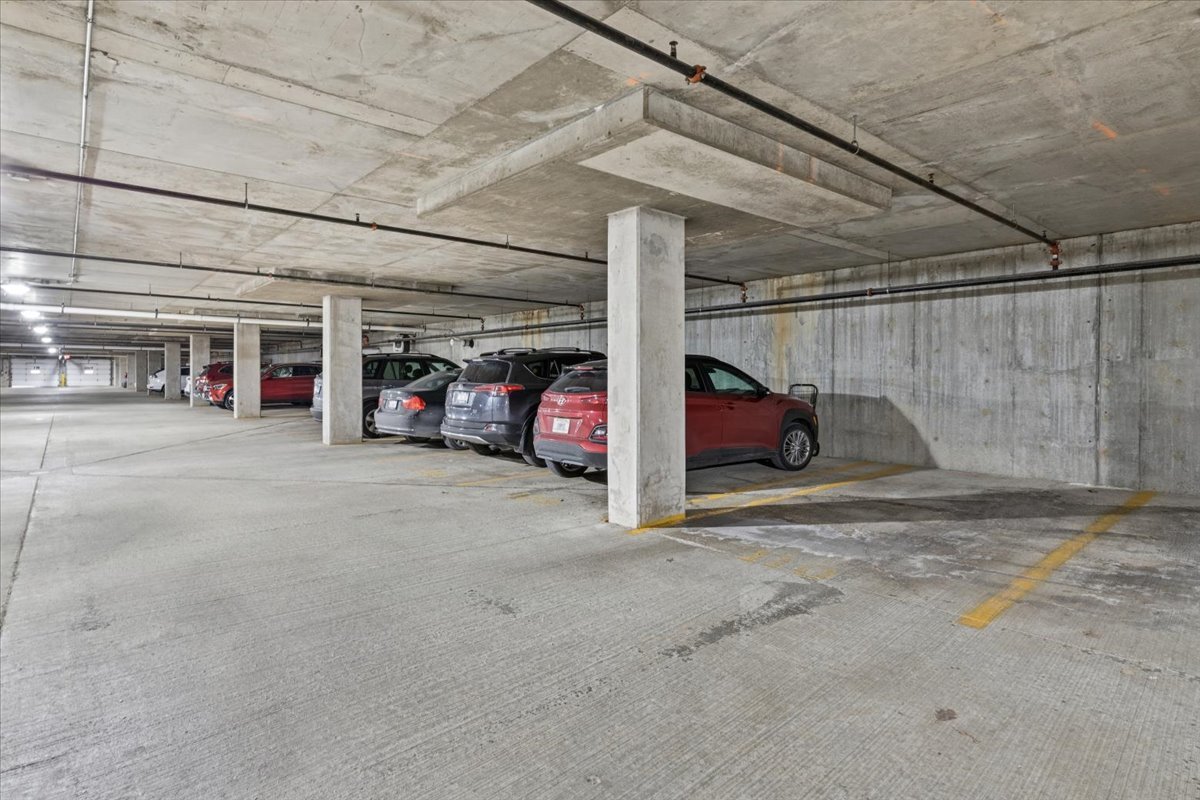 1041 N RIDGE Road Unit: 304