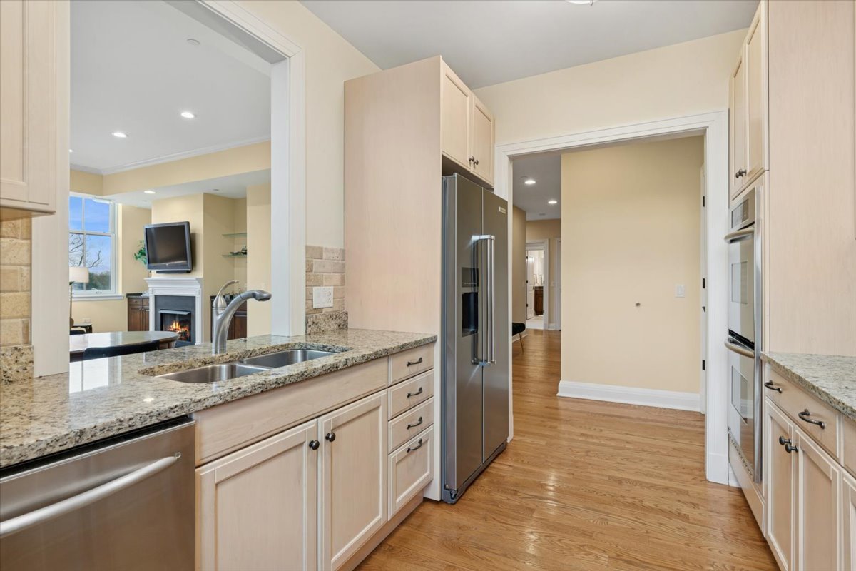 1041 N RIDGE Road Unit: 304