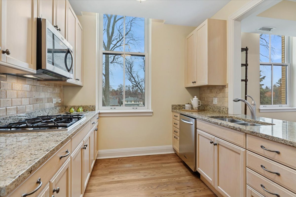 1041 N RIDGE Road Unit: 304