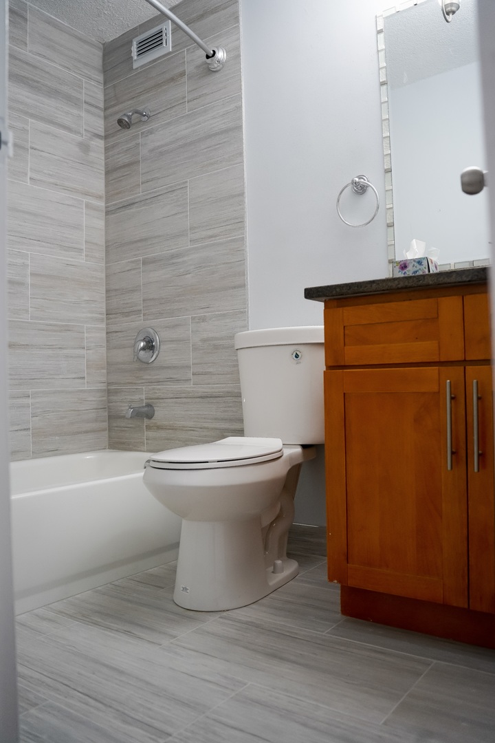 2728 N Hampden Court Unit: 1601