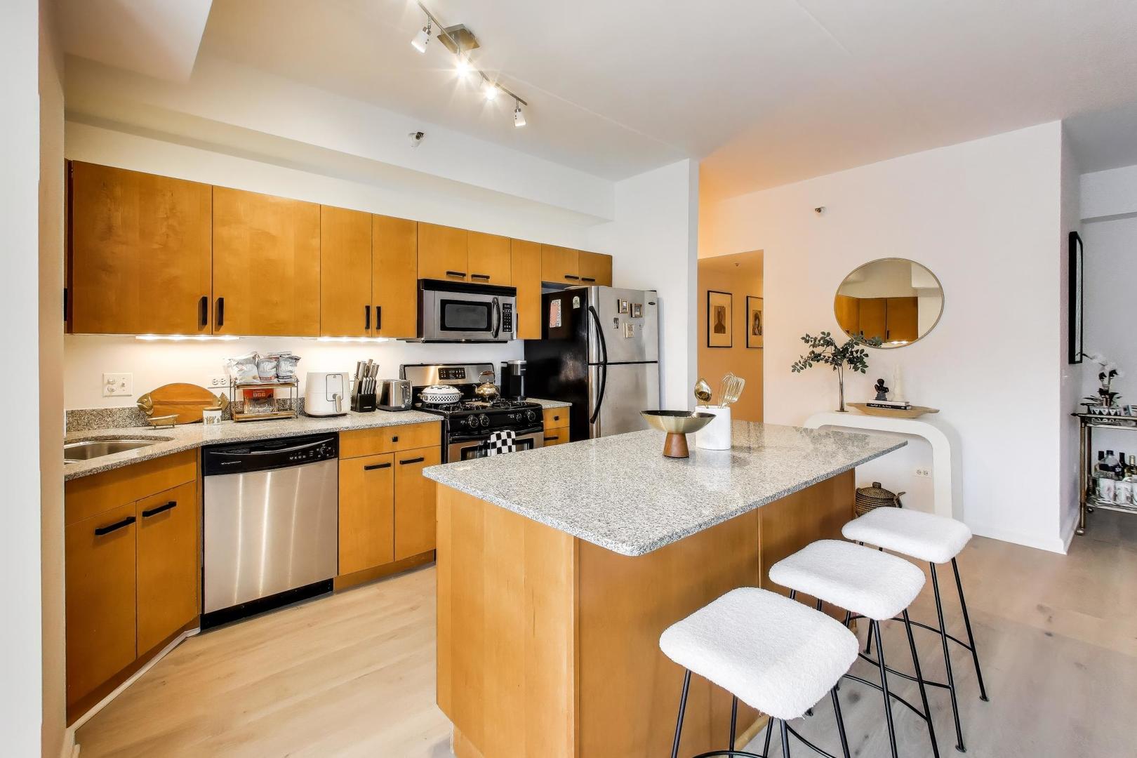 4848 N SHERIDAN Road Unit: 203
