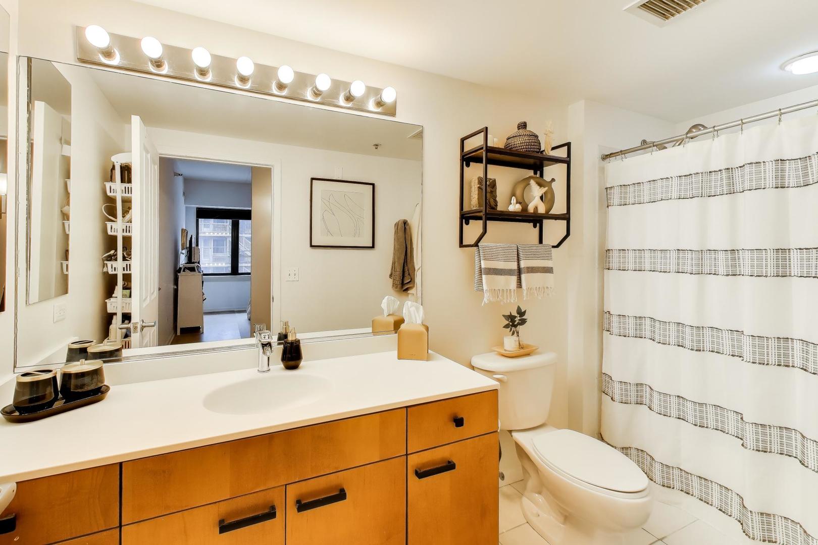 4848 N SHERIDAN Road Unit: 203