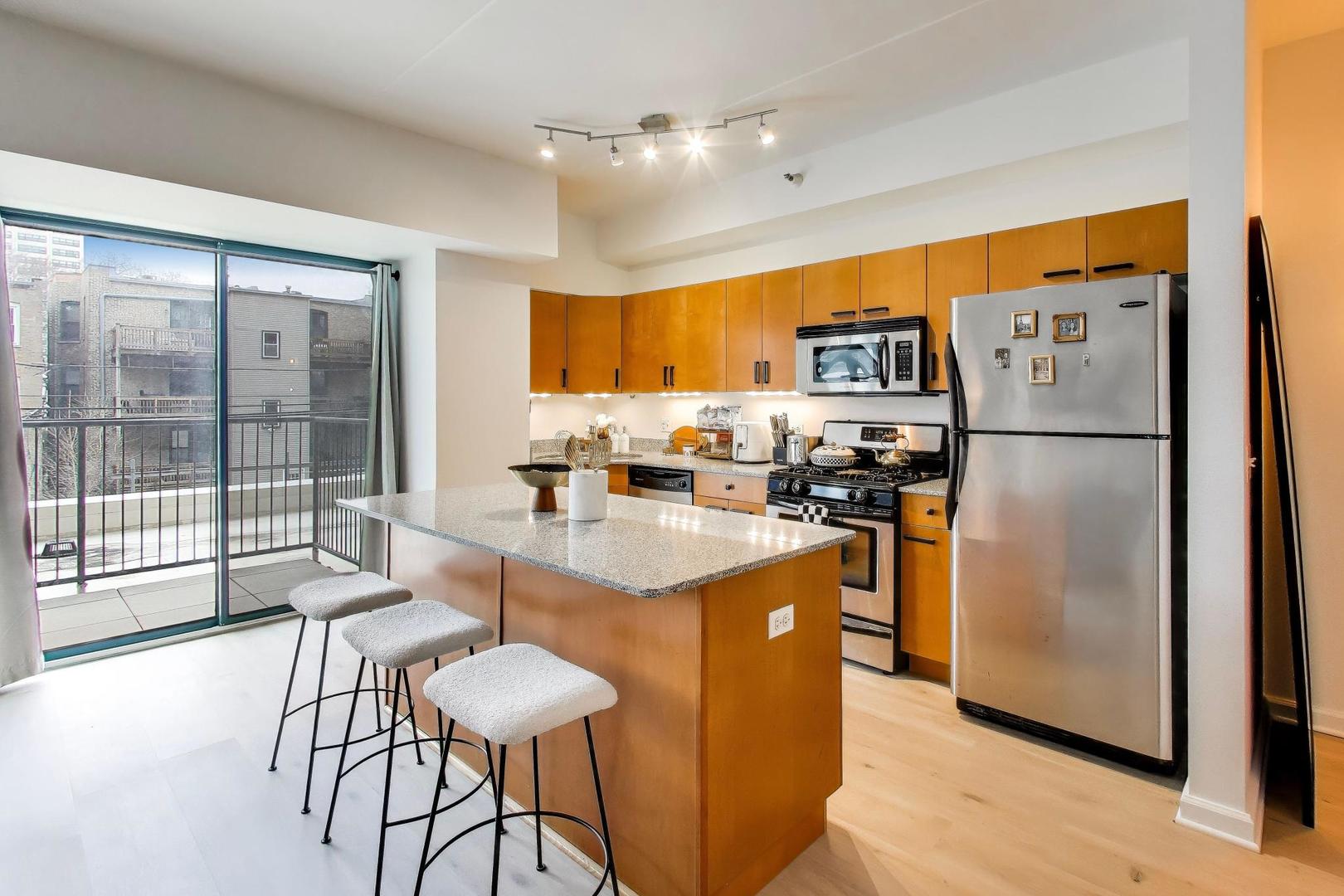 4848 N SHERIDAN Road Unit: 203