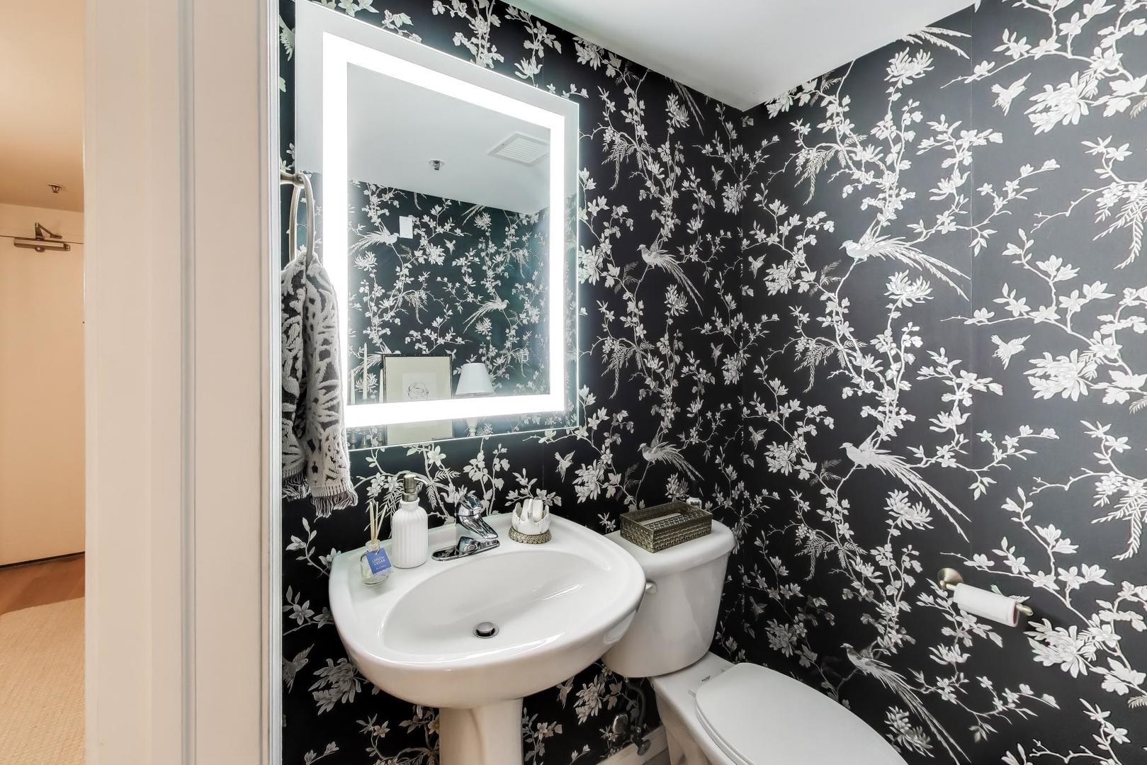 4848 N SHERIDAN Road Unit: 203