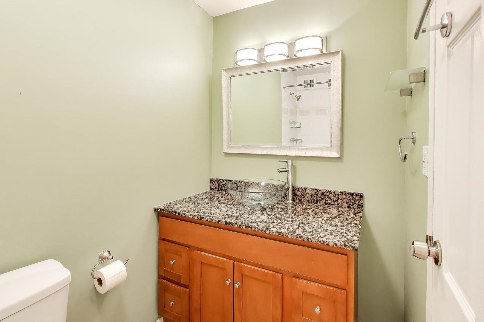 3930 N Pine Grove Avenue Unit: 1714